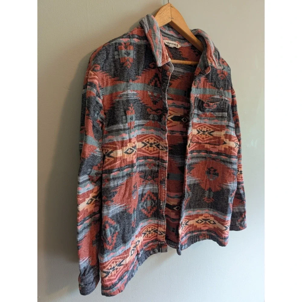 Mountain and Isles Womens Shirt Jacket Med/Lrg Aztec Southwestern Hiking Outdoor